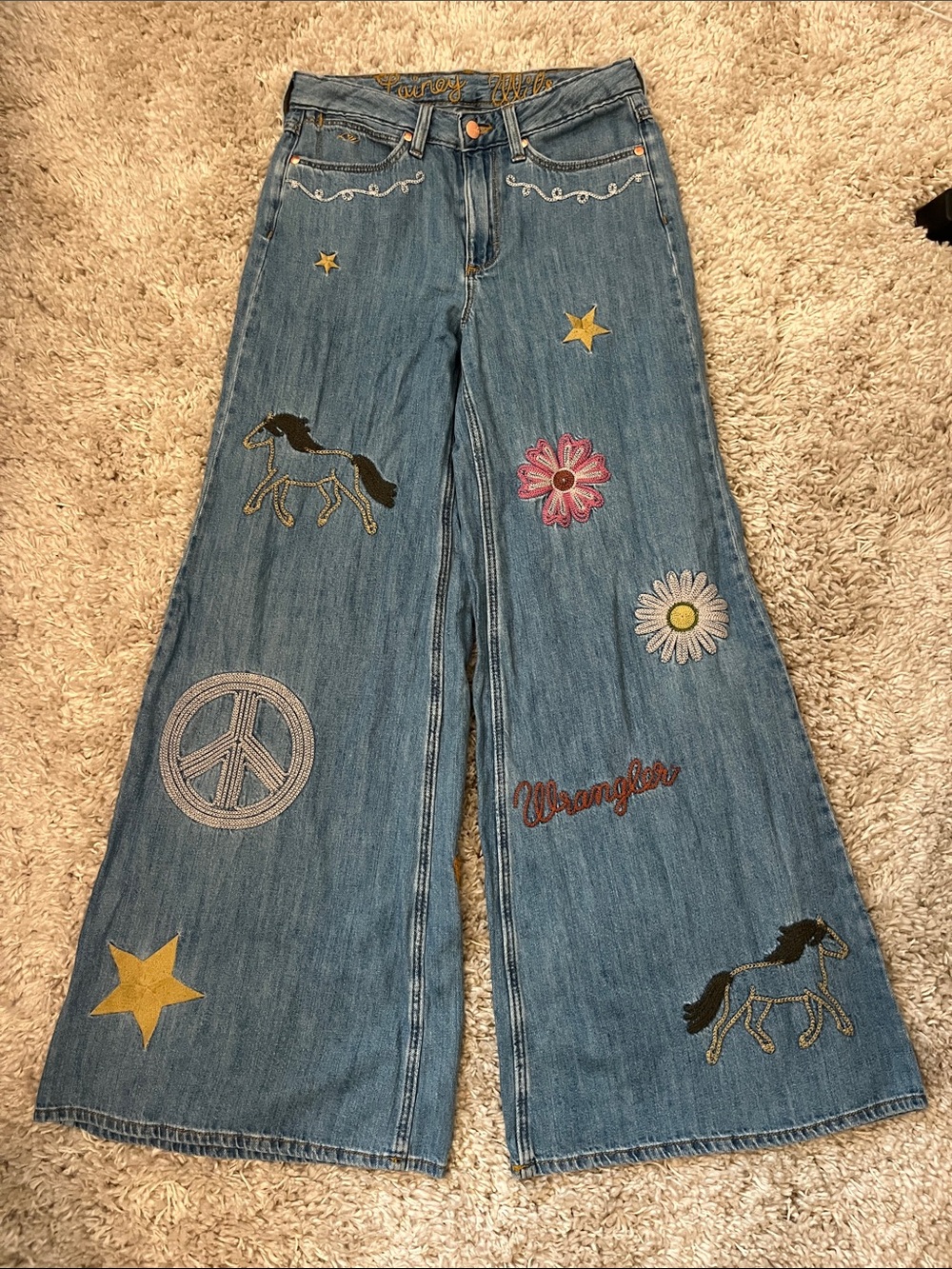 Like New Wrangler X Lainey Wilson High Rise Jeans - Picture 5 of 9